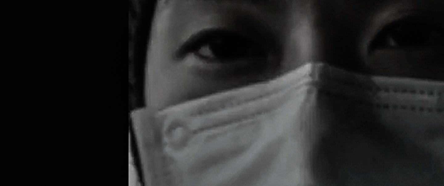 流 戴口罩女子的眼睛特寫，像車窗外望