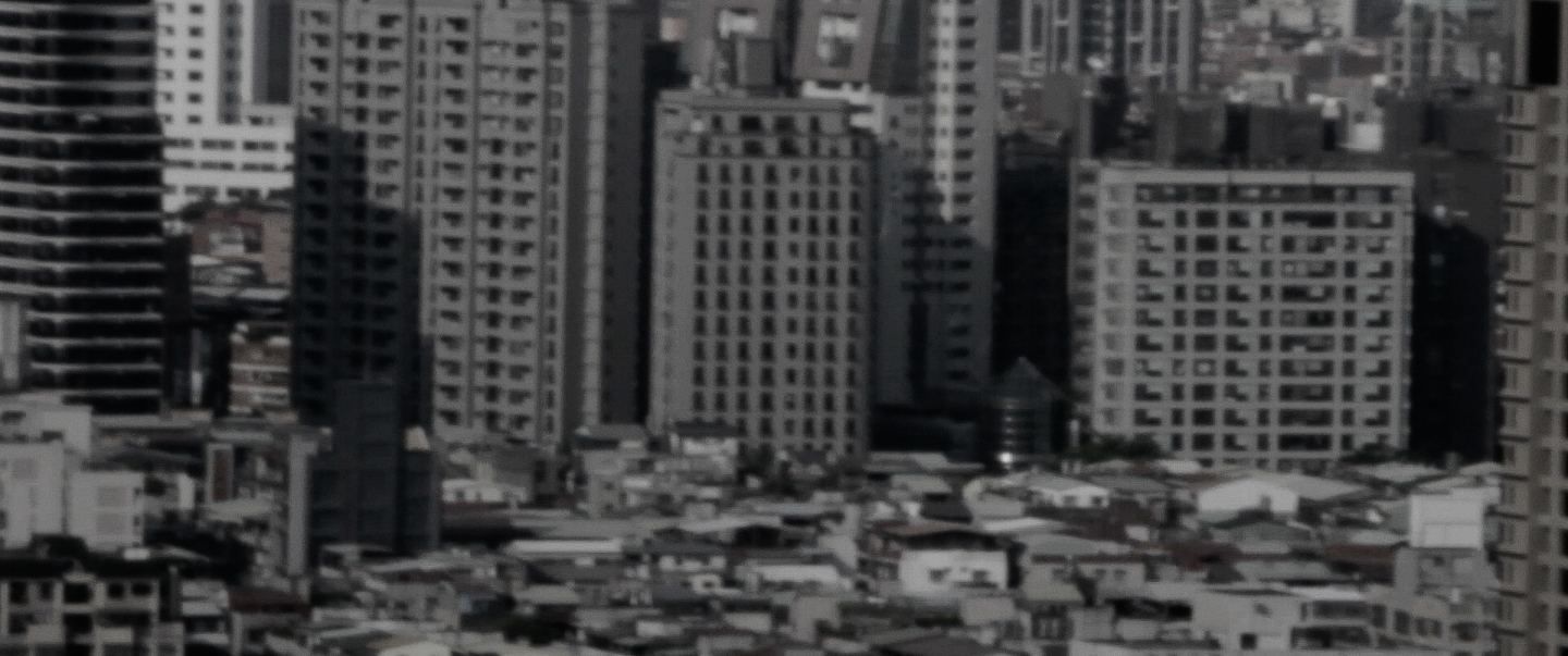 流 高樓群與低矮舊屋層疊的城市景觀